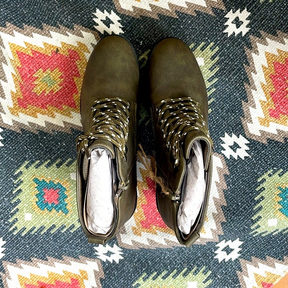 NEW Seven7‎ Flat Iron Combat Lace Up Boots Size 7 - Picture 4 of 8